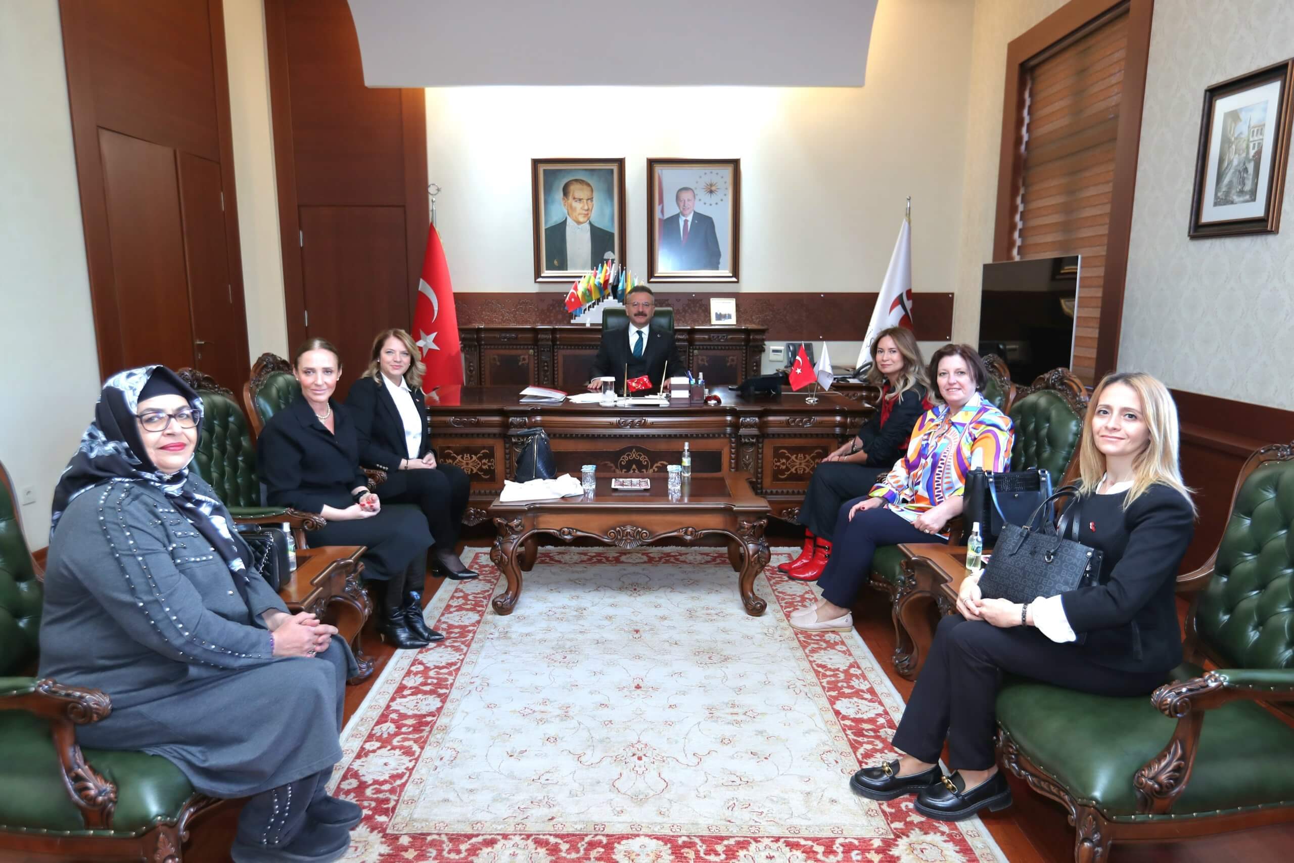 Kanatlanan Kadınlar Eskişehir Valisi Hüseyin Aksoy’u ziyaret